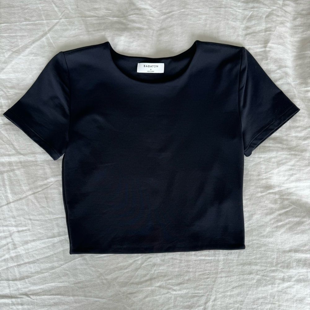 aritzia babaton contour crew cropped tshirt